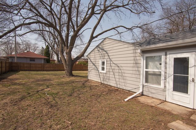 1068 Leith Avenue, Waukegan, IL 60085