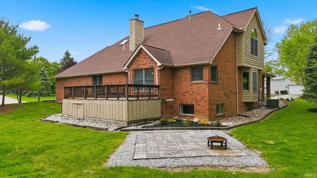 9827 Crown Point Drive, Fort Wayne, IN 46804