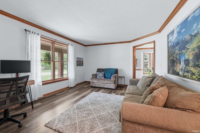 9827 Crown Point Drive, Fort Wayne, IN 46804