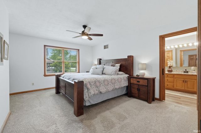 9827 Crown Point Drive, Fort Wayne, IN 46804