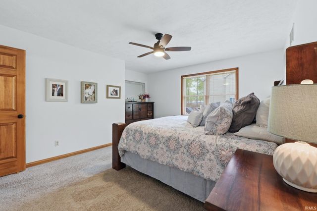 9827 Crown Point Drive, Fort Wayne, IN 46804