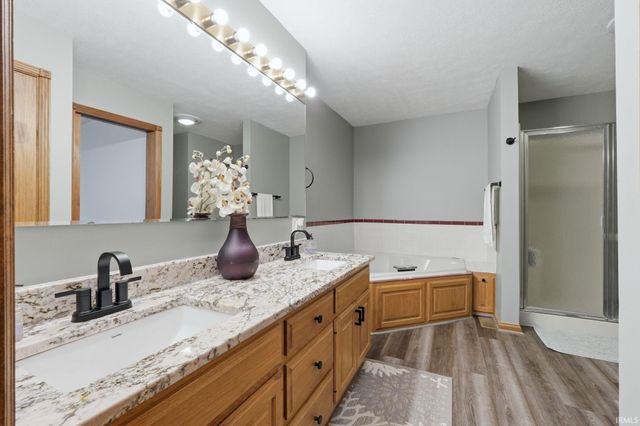 9827 Crown Point Drive, Fort Wayne, IN 46804
