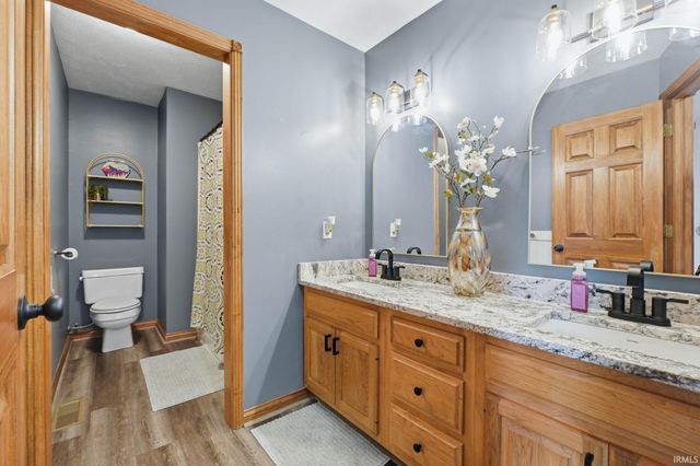 9827 Crown Point Drive, Fort Wayne, IN 46804