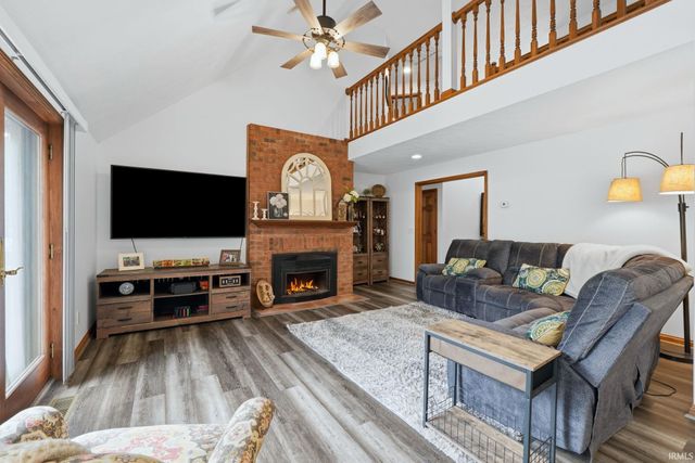 9827 Crown Point Drive, Fort Wayne, IN 46804