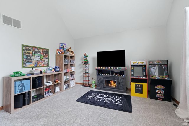 9827 Crown Point Drive, Fort Wayne, IN 46804