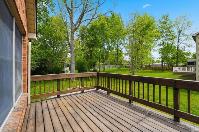 9827 Crown Point Drive, Fort Wayne, IN 46804
