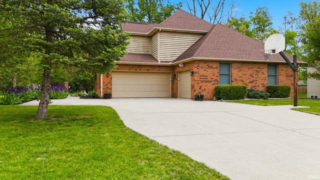 9827 Crown Point Drive, Fort Wayne, IN 46804