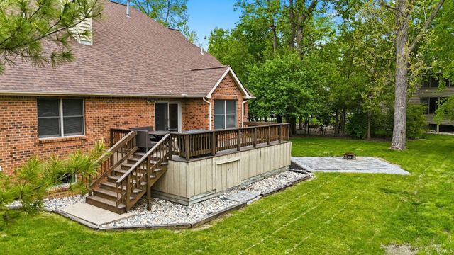 9827 Crown Point Drive, Fort Wayne, IN 46804
