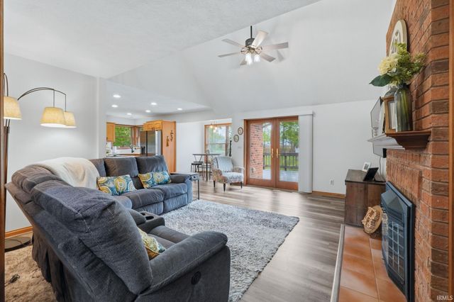 9827 Crown Point Drive, Fort Wayne, IN 46804