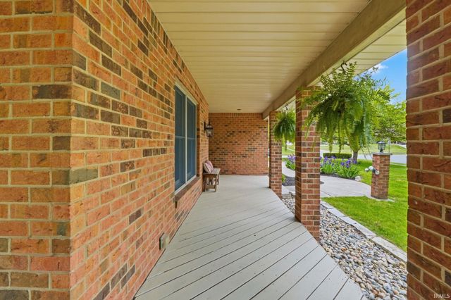 9827 Crown Point Drive, Fort Wayne, IN 46804