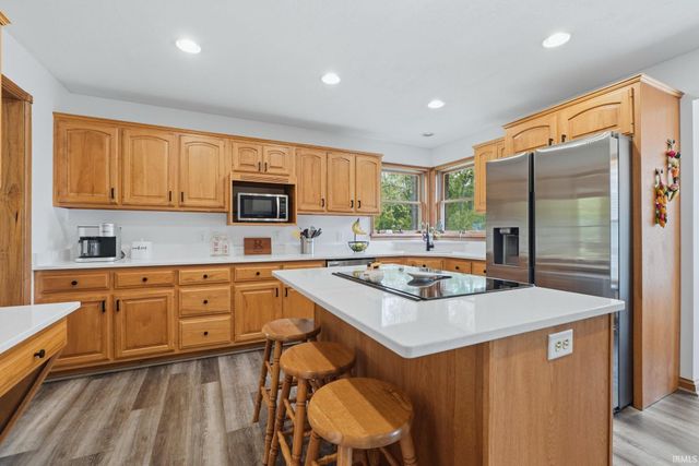 9827 Crown Point Drive, Fort Wayne, IN 46804