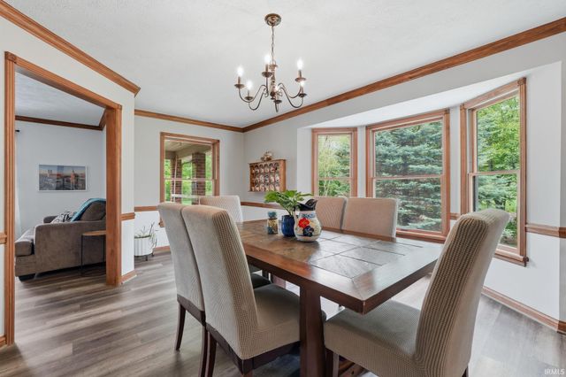 9827 Crown Point Drive, Fort Wayne, IN 46804