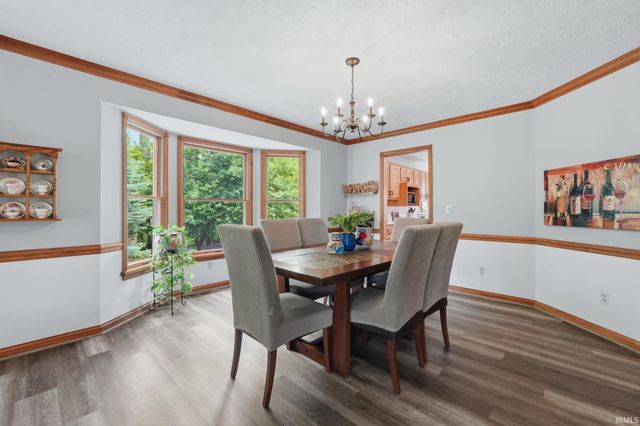 9827 Crown Point Drive, Fort Wayne, IN 46804