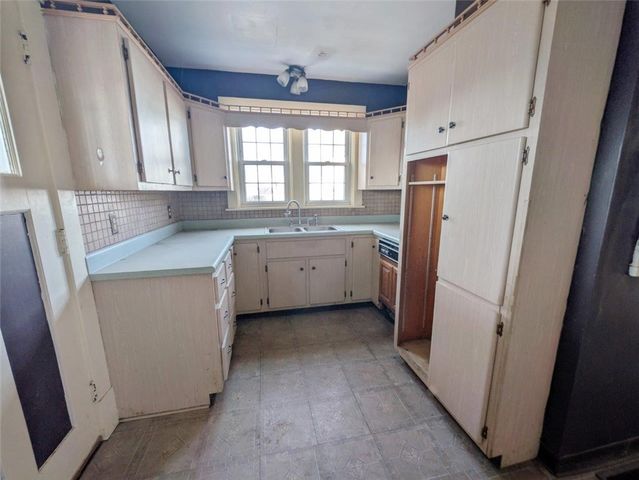 627 Kimball Ave, New Kensington, PA 15068