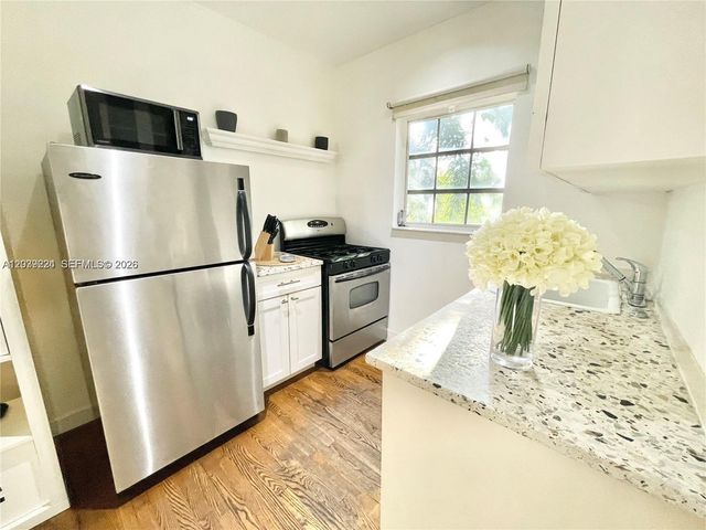 439 15th Street 18, Miami Beach, FL 33139