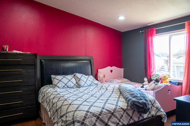 300 S Everest Rd 19, Newberg, OR 97132