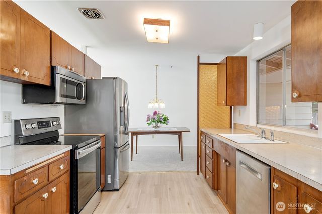 28841 23rd Avenue S, Federal Way, WA 98003