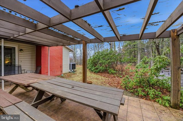 91 IRONWOOD LN, Berkeley Springs, WV 25411