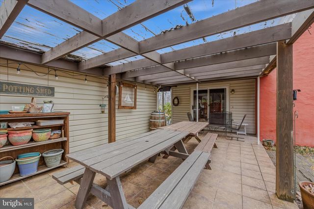 91 IRONWOOD LN, Berkeley Springs, WV 25411