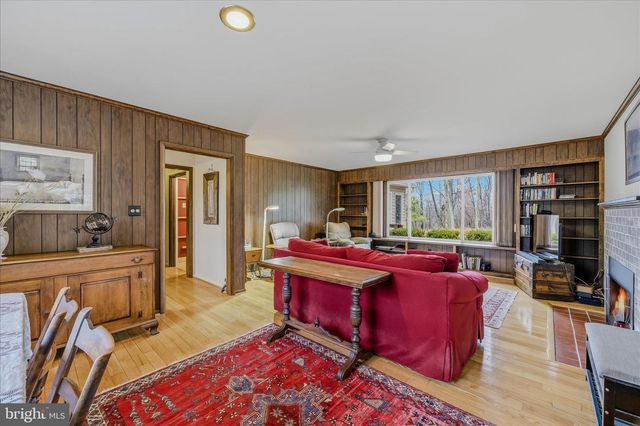 91 IRONWOOD LN, Berkeley Springs, WV 25411