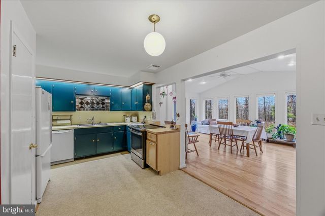 91 IRONWOOD LN, Berkeley Springs, WV 25411