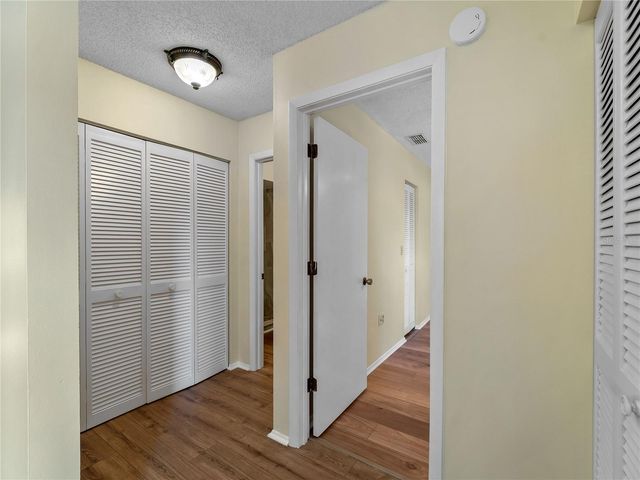 365 OAK HILL WAY 32, Sarasota, FL 34232