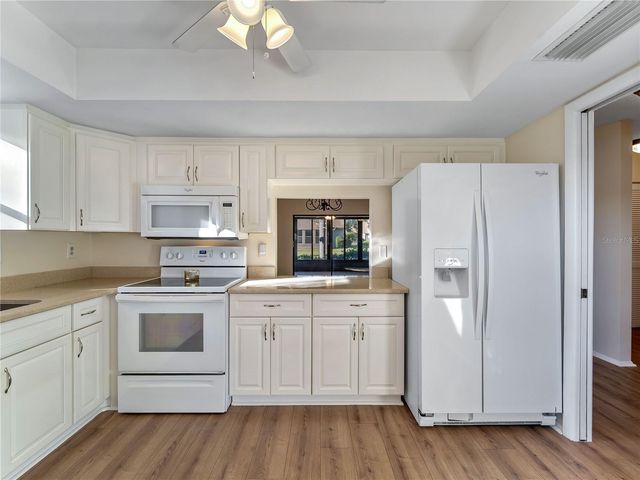 365 OAK HILL WAY 32, Sarasota, FL 34232