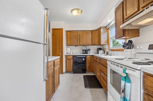 426 3rd Avenue E, West Fargo, ND 58078