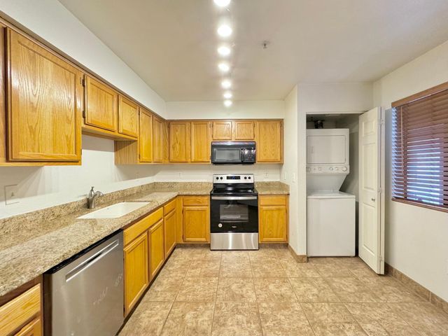 9450 N 95th Street Unit 215, Scottsdale, AZ 85258