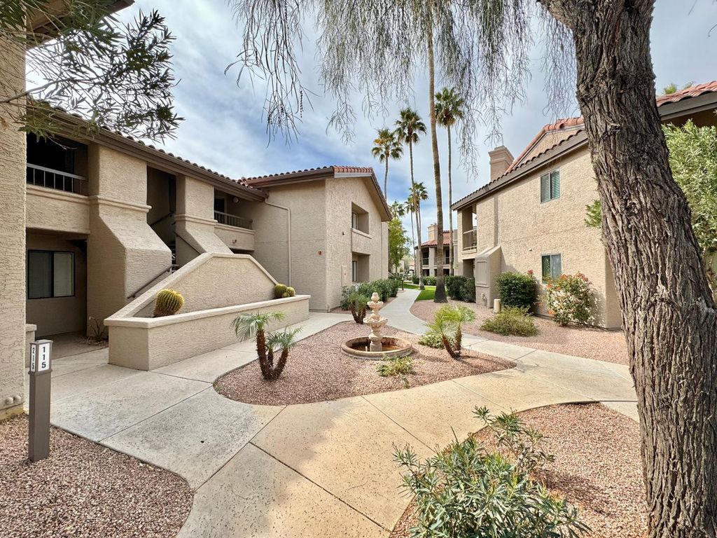 9450 N 95th Street Unit 215, Scottsdale, AZ 85258
