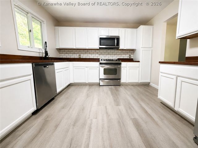 1215 Stonebrook Road, Charleston, WV 25314