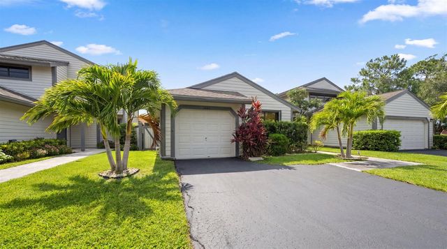 2482 Bedford Mews Drive, Wellington, FL 33414