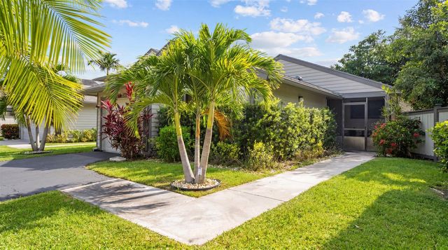 2482 Bedford Mews Drive, Wellington, FL 33414