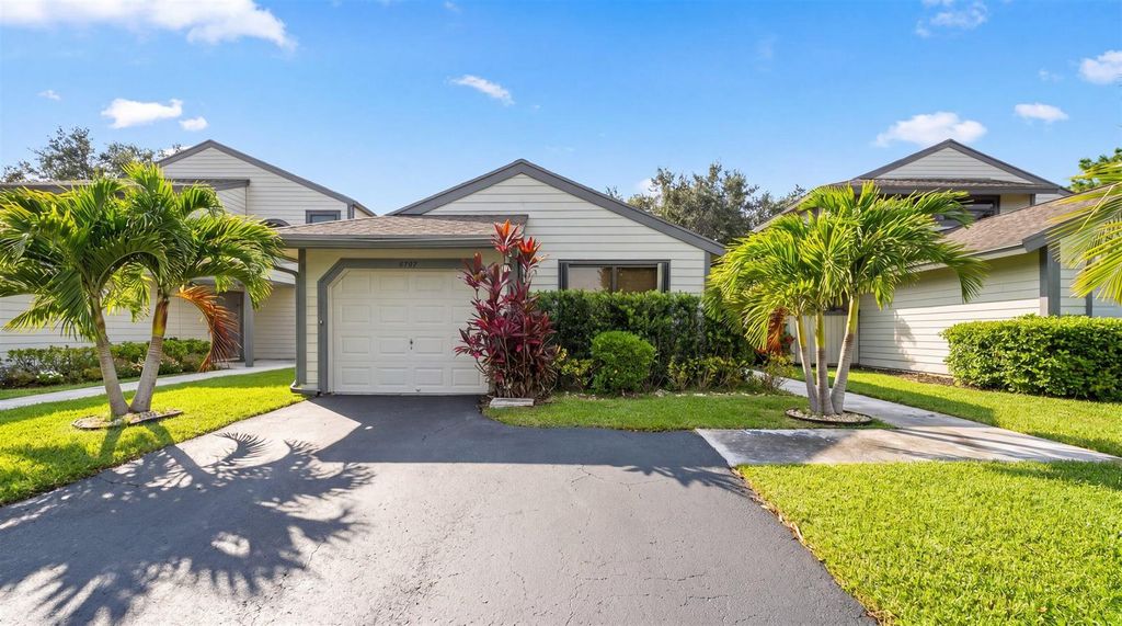 2482 Bedford Mews Drive, Wellington, FL 33414