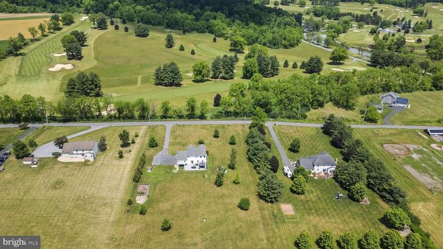 36 MINE RD, Fleetwood, PA 19522