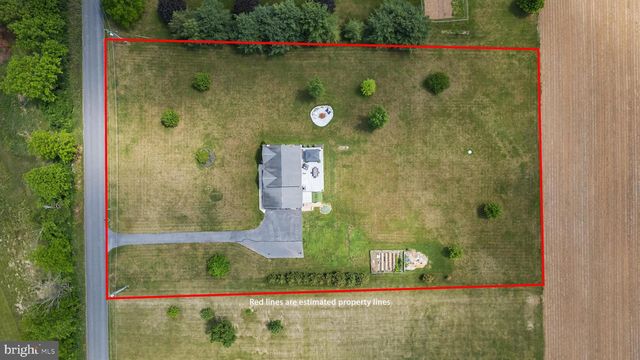 36 MINE RD, Fleetwood, PA 19522