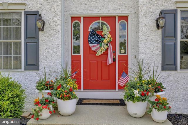 36 MINE RD, Fleetwood, PA 19522