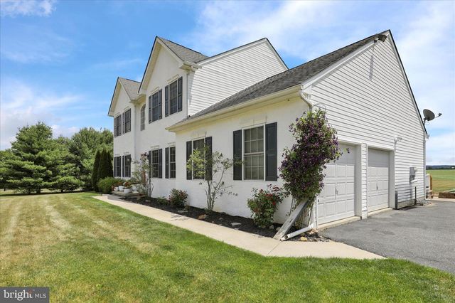 36 MINE RD, Fleetwood, PA 19522
