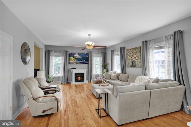36 MINE RD, Fleetwood, PA 19522