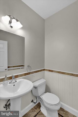 36 MINE RD, Fleetwood, PA 19522