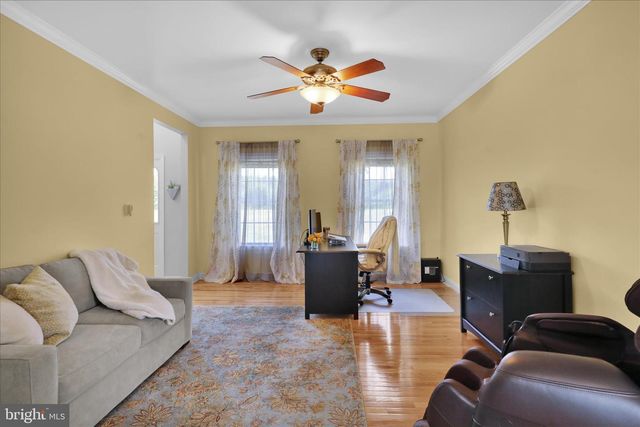 36 MINE RD, Fleetwood, PA 19522