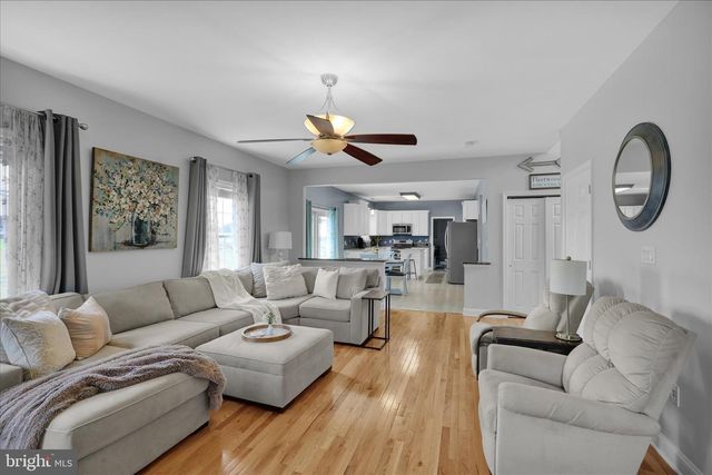 36 MINE RD, Fleetwood, PA 19522