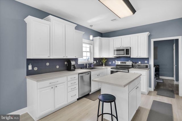 36 MINE RD, Fleetwood, PA 19522