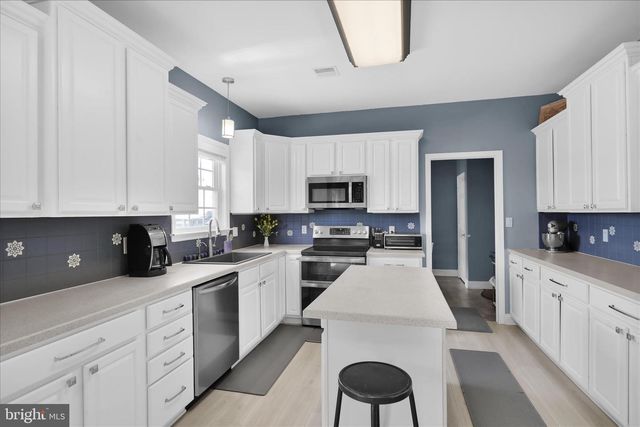 36 MINE RD, Fleetwood, PA 19522