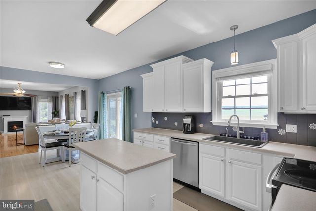 36 MINE RD, Fleetwood, PA 19522