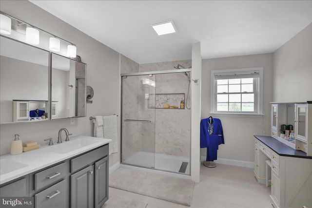 36 MINE RD, Fleetwood, PA 19522
