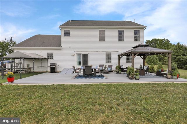 36 MINE RD, Fleetwood, PA 19522