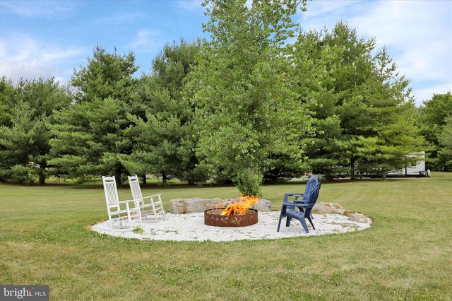 36 MINE RD, Fleetwood, PA 19522