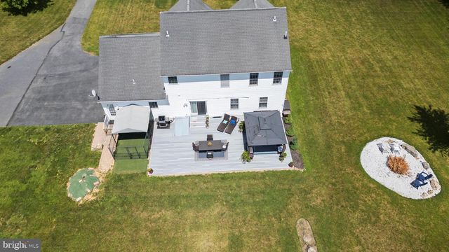 36 MINE RD, Fleetwood, PA 19522