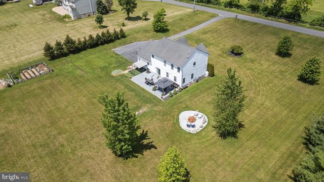 36 MINE RD, Fleetwood, PA 19522